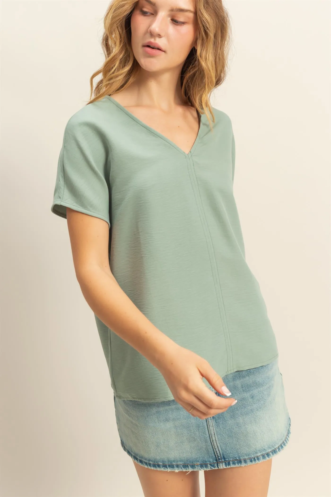 DZ24C059-Woven V-Neck Short Sleeve Tunic Top