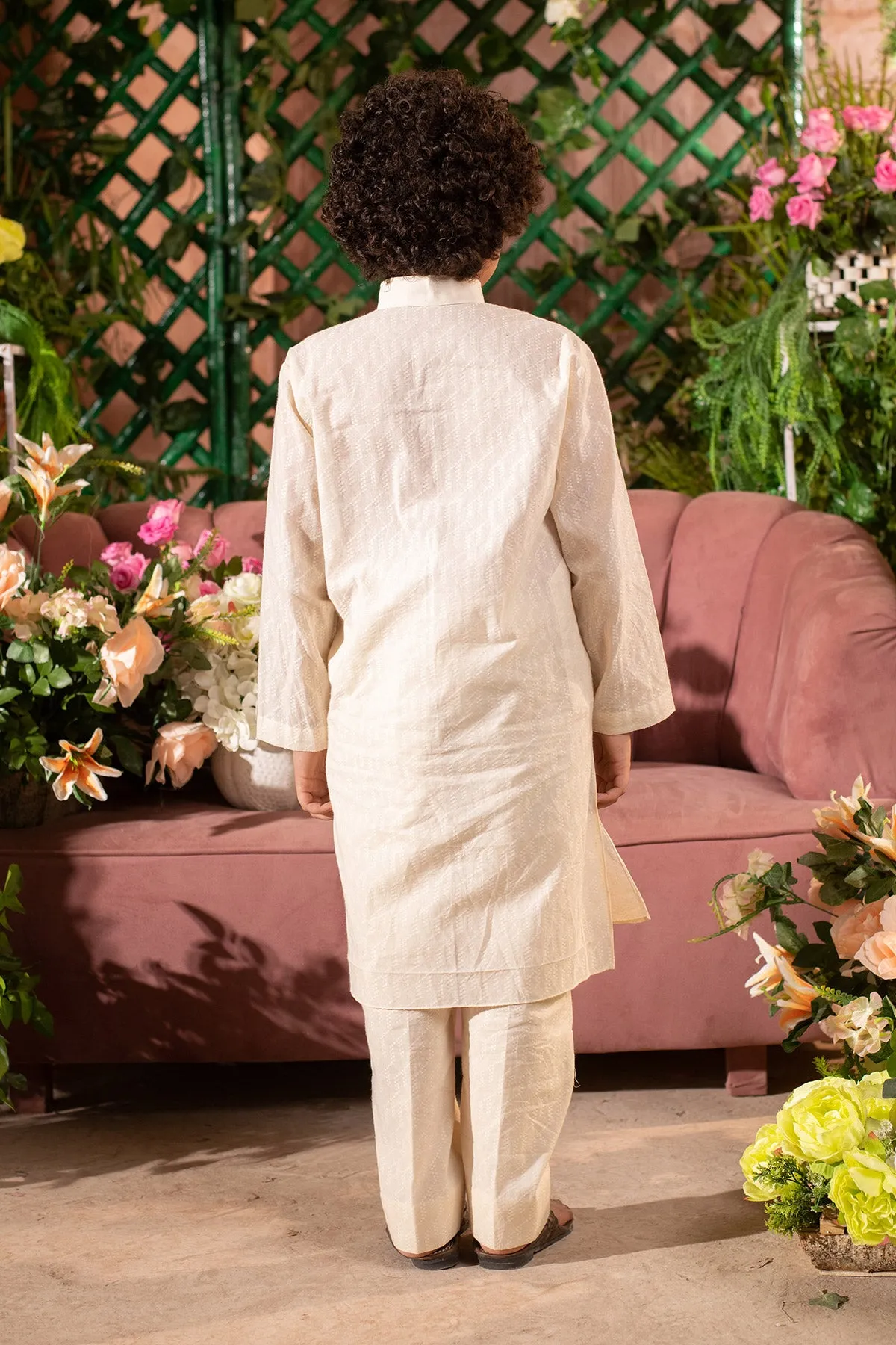 Gashi - 

Pin Tucks Cream

Kurta Trouser Set