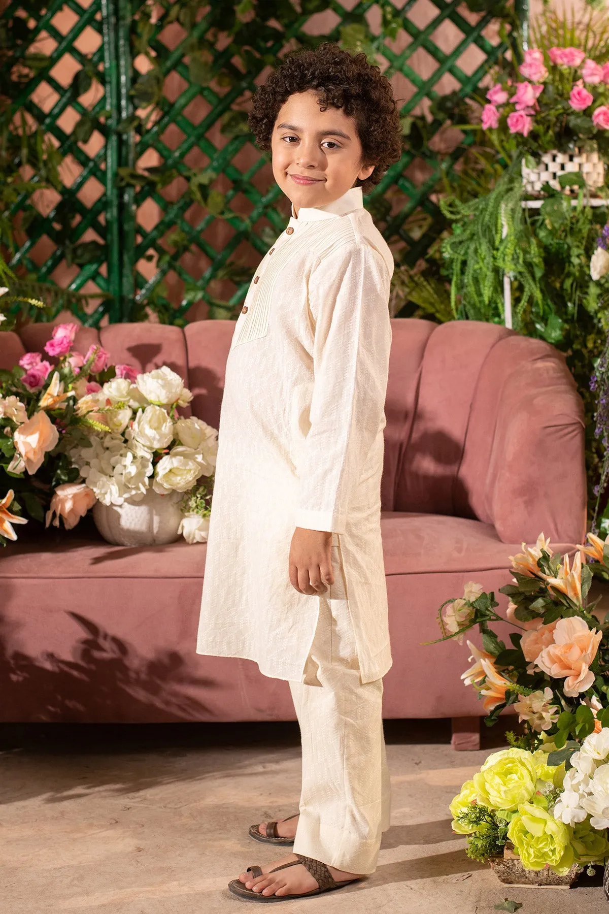 Gashi - 

Pin Tucks Cream

Kurta Trouser Set