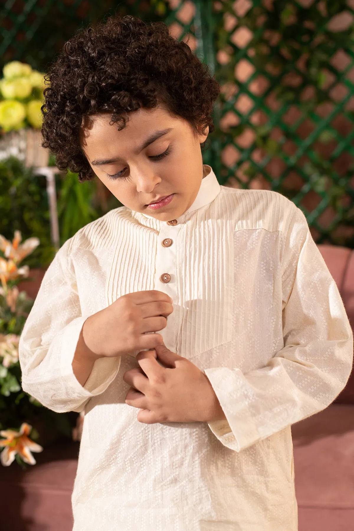 Gashi - 

Pin Tucks Cream

Kurta Trouser Set