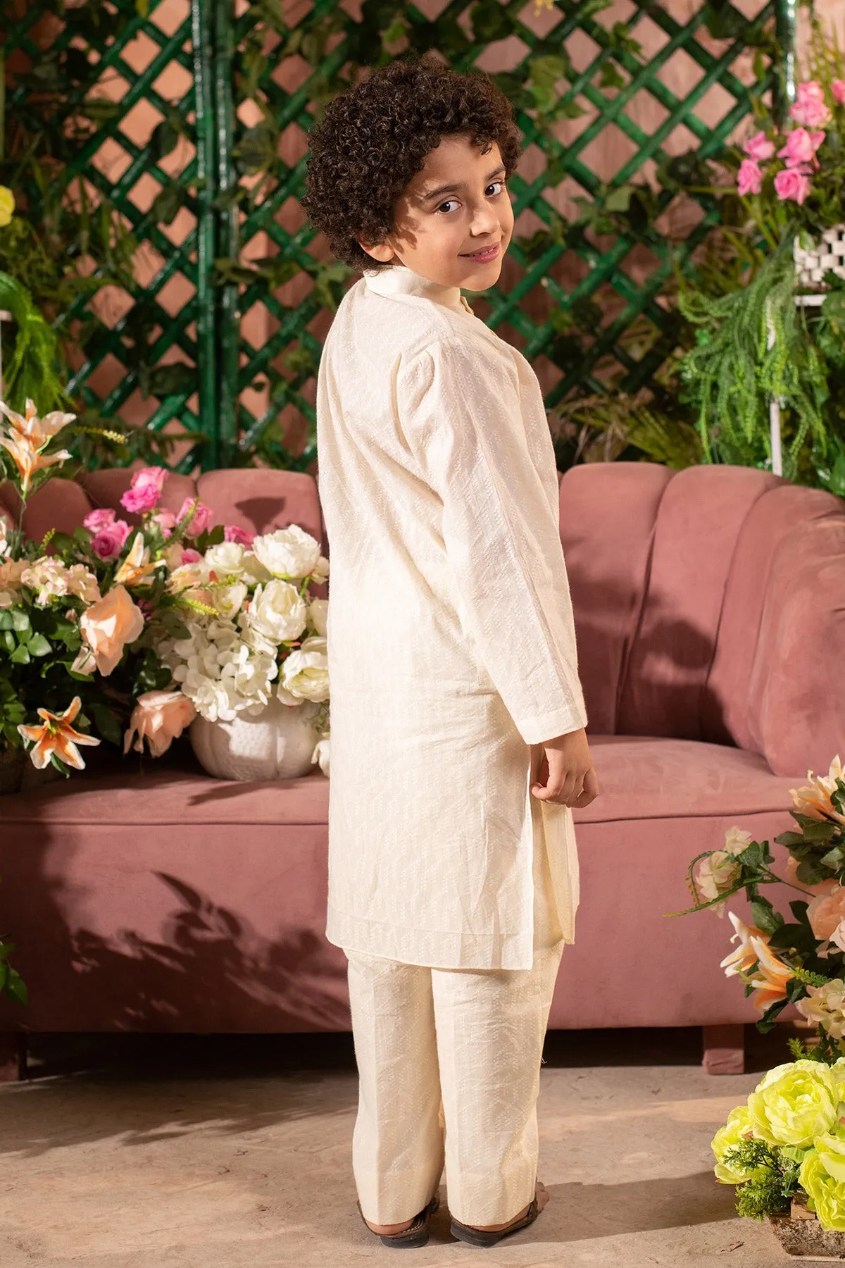 Gashi - 

Pin Tucks Cream

Kurta Trouser Set