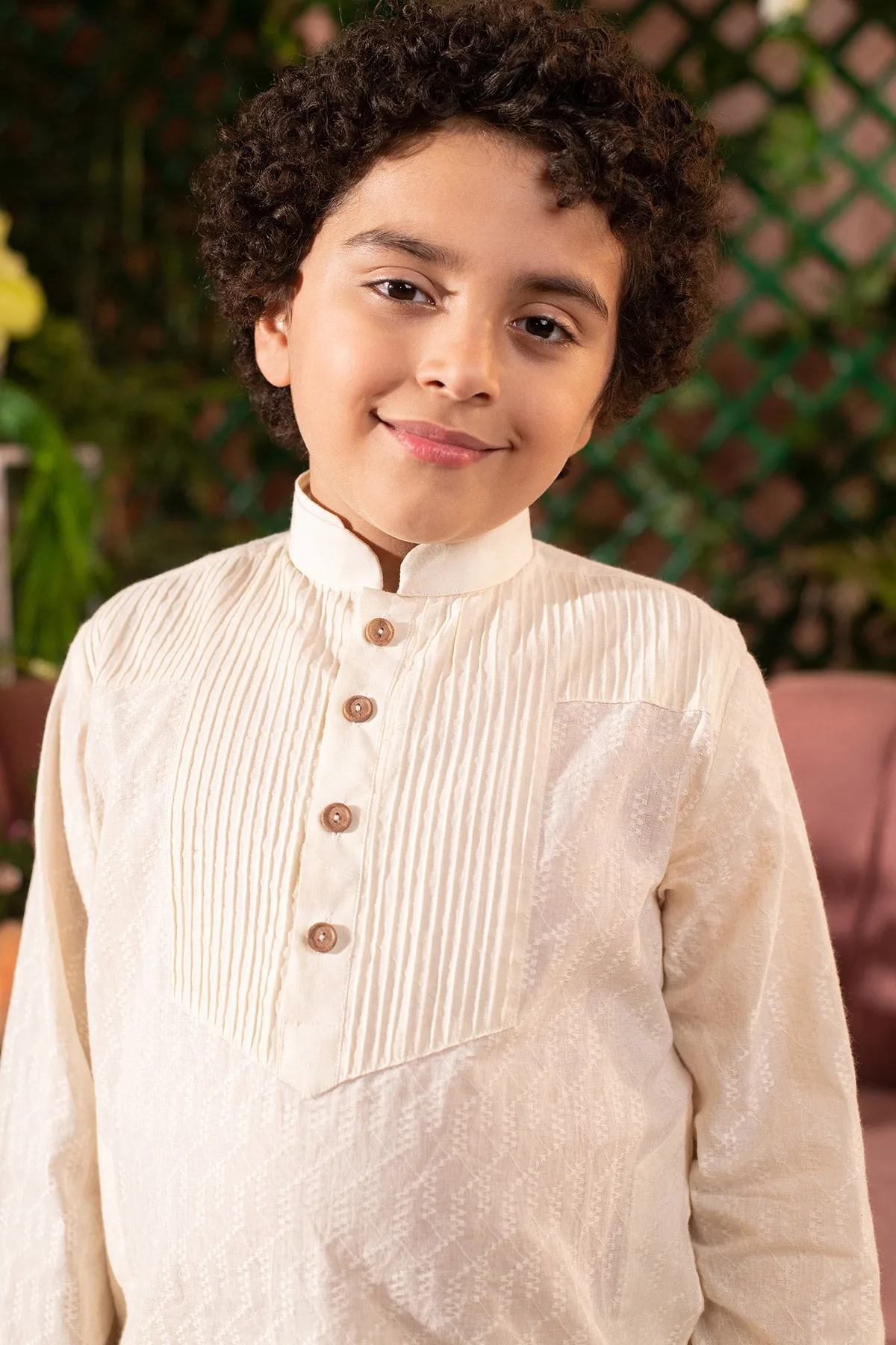 Gashi - 

Pin Tucks Cream

Kurta Trouser Set