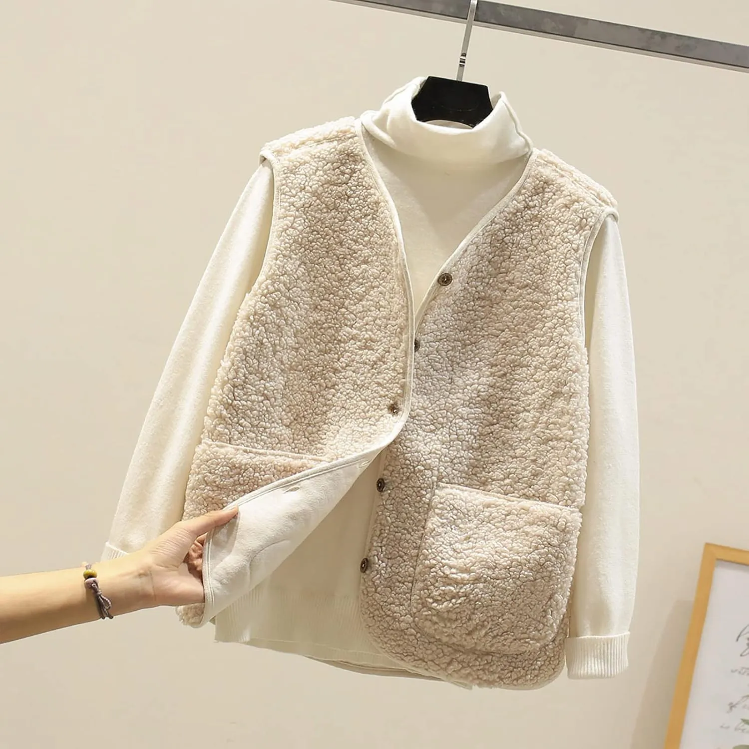 tuduoms Womens Sherpa Vest Casual Warm Fuzzy Faux Shearling Vest Sleeveless Fleece Jacket Pockets Teddy Coat Gilet for Winter